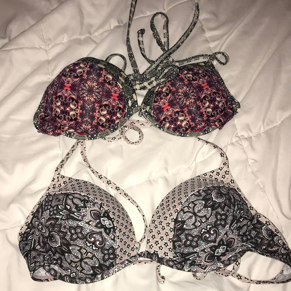 Full Tilt Paisley Mixed-Print Bikini Tops in Red and Black